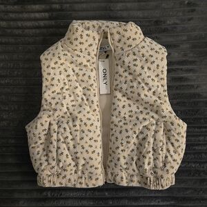 ONLY Floral Puffer Vest